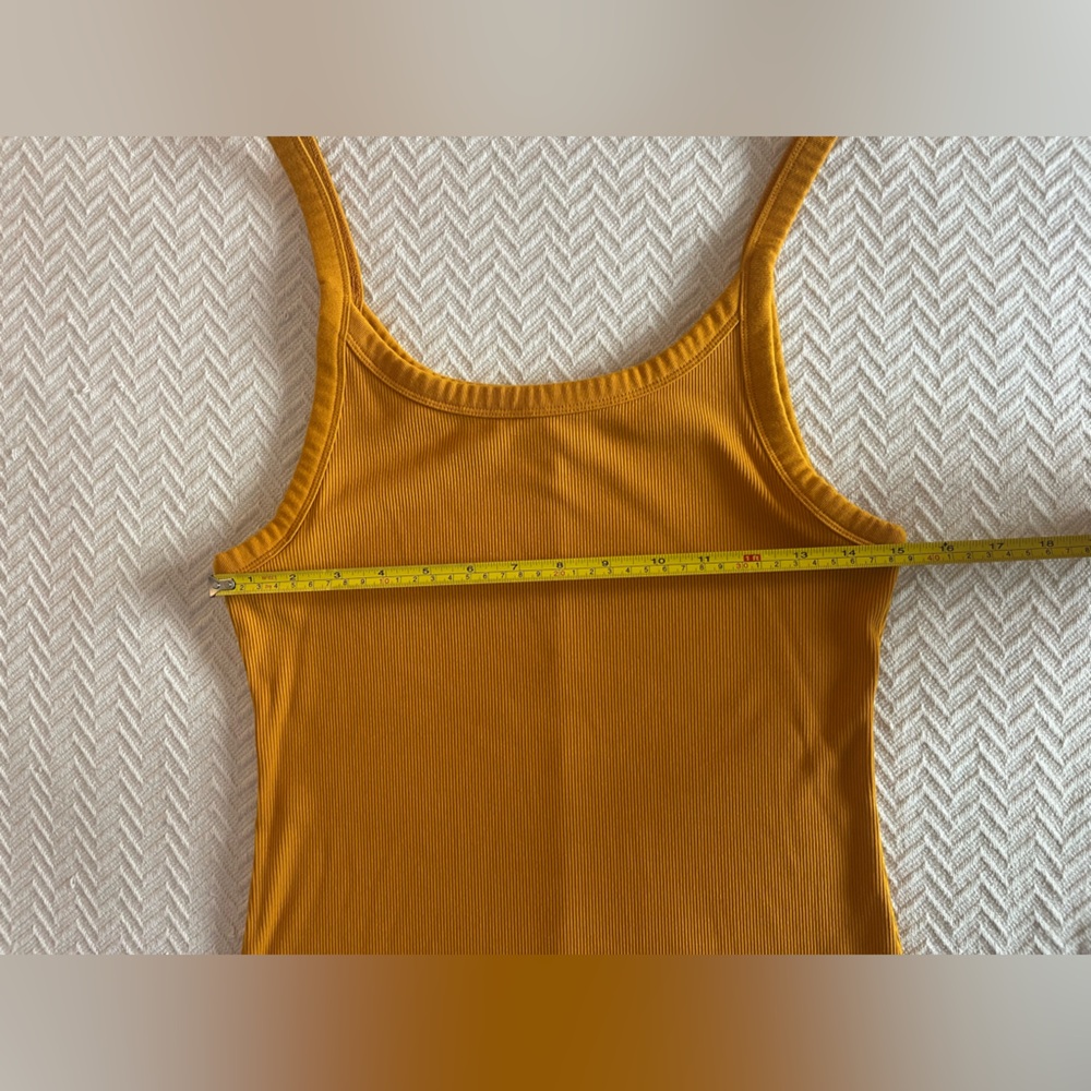Vince Ribbed Tank - Picture 3 of 8